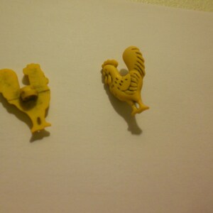 Novelty Button - Yellow Rooster 1 1/8&quot;