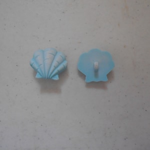 Novelty Button - Fan Shell - Pale Blue - 1&quot;