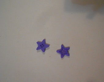 Novelty Button - STAR - purple - sew-thru 3/4"