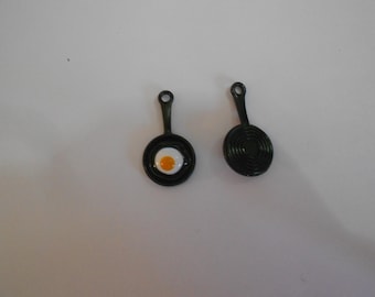 Colgante o Charm - SARTÉN con HUEVO