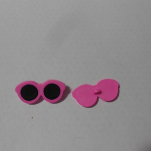 Novelty Button - LOVIN&#39; THE SHADE - Sunglasses (pink)  1 3/8&quot;