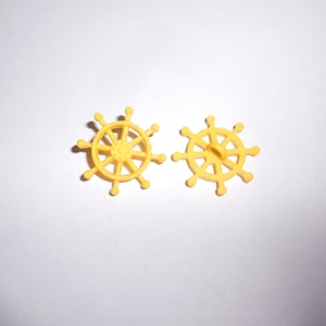 Novelty Button - SHIP WHEEL (yellow)  1&quot;