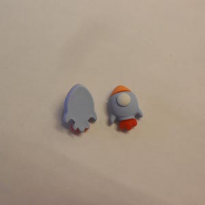 Cabochon oder Verzierung - SPACED OUT - Rocket 15/16"