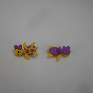 Nieuwigheidsknop - TURTLE W/BOW - geel en paars 1&quot;