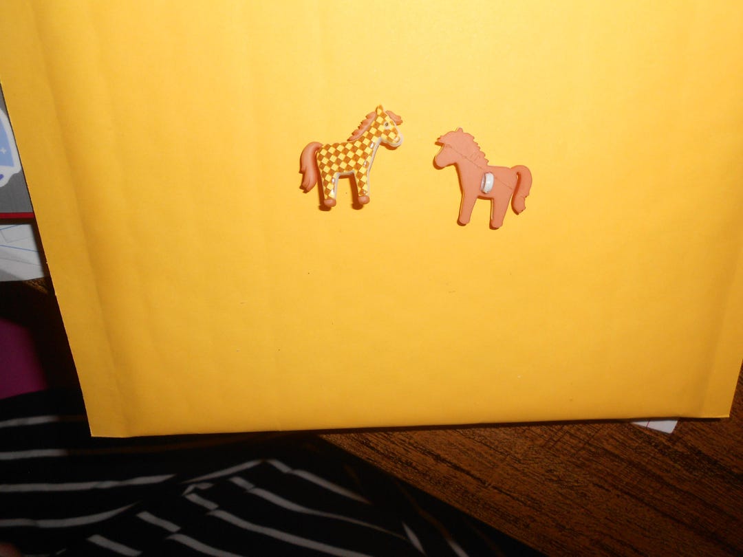 Button Diamond Pattern Novelty Button - Diamond Pattern HORSE 1