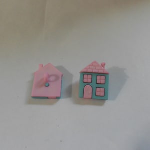 Novelty Button - TWO-STORY HOUSE - Blue & Pink 7/8&quot;