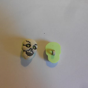 Novelty Button - SKULL #1  7/8&quot;