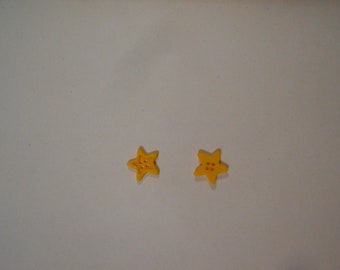 Novelty Button - STAR - yellow - sew-thru 3/4"