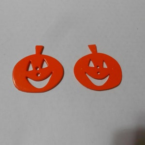 Novelty Button - JACK O&#39; LANTERN (pumpkin) sew-thru  1 1/2&quot;