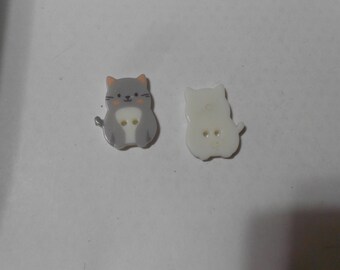 Novelty Button - KITTY KAT - grey (sew-thru)    1"