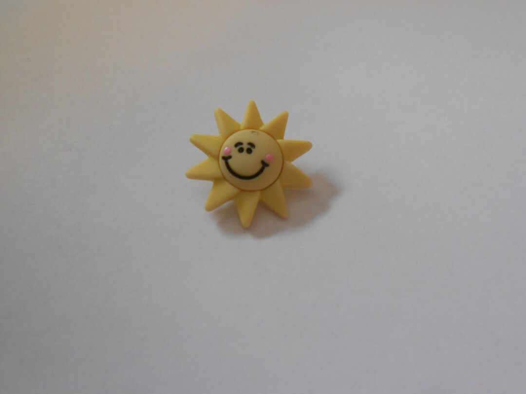 Novelty Button - Smiling Sunshine 1