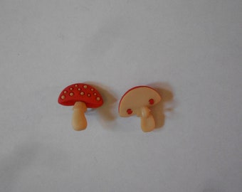 Novelty Button - MUSHROOM (red)   3/4"