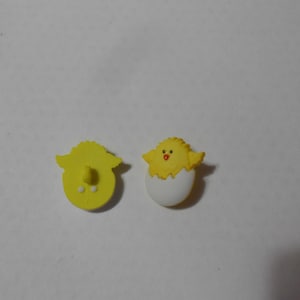 Novelty Button - CHICK IN EGG 3/4&quot;