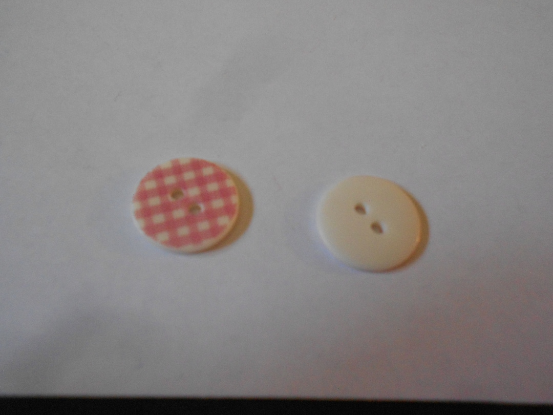 Button - Round - CHECKERED - Pink (sew-thru) 3/4