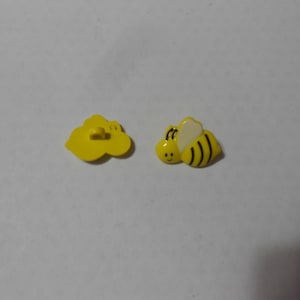 Novelty Button - BEE #33  3/4"