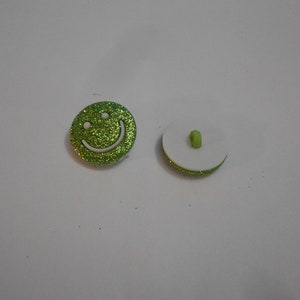 Novelty Button - GLITTER SMILEY FACE - Green  3/4&quot;