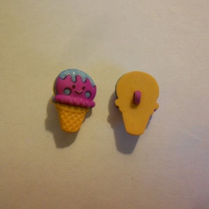 Novelty Button - Cute ICE CREAM CONE w/face #5   1&quot;