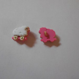 Novelty Button - Baby Toy - Pull Lamb - Pink 3/4&quot;