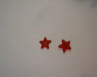 Novelty Button - STAR - red - sew-thru 3/4"