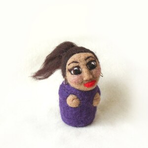 Alexandria Ocasio-Cortez AOC Nadel gefilzte Shero Skulptur Feltie Figurine
