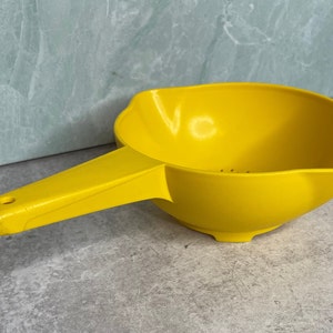 Vintage Tupperware 1 Quart Colander Strainer with Handle Yellow #1200