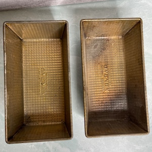 2 Vintage Ovenex Baking Metal Bread loaf Pans USA 8 3/4" waffle pattern