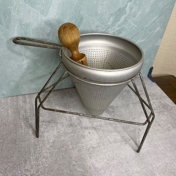 passoire rotative en aluminium vintage avec presse-agrumes à tamis à pilon en bois
