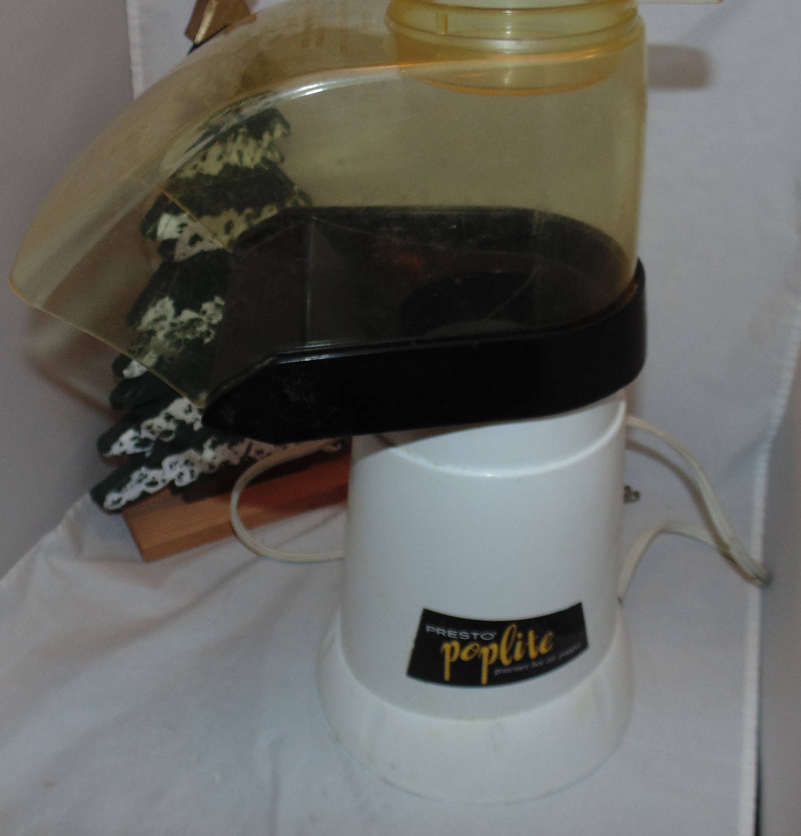 Presto Poplite Hot Air Popcorn Maker Beige Yellow Model 0482007