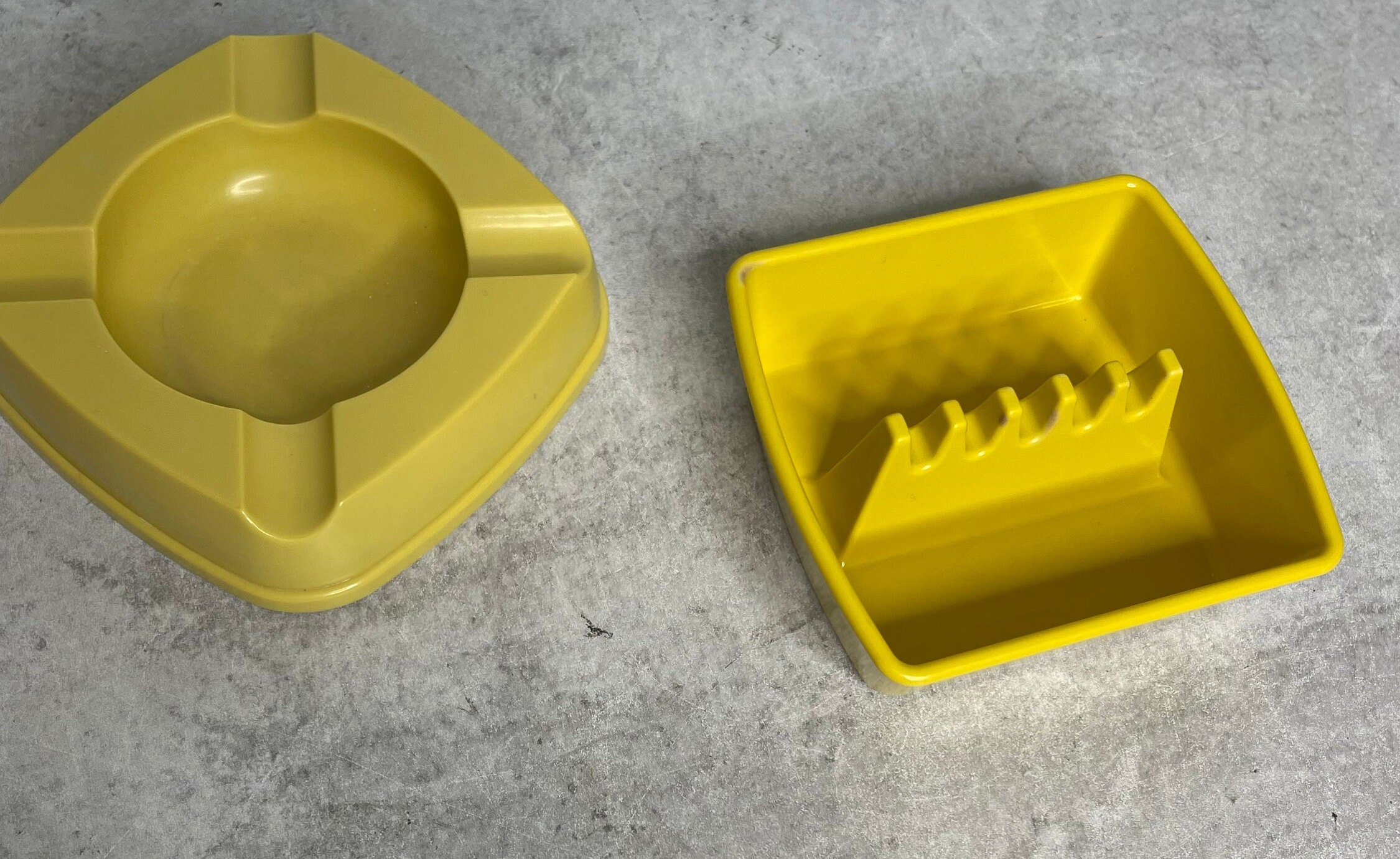 Two Vintage Mid-Century SQUARE yellow Melamine Melmac Ashtrays Futura GES-line