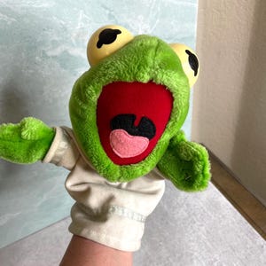 Vintage 1988 Dakin Kermit the frog hand puppet Jim Henson 13"