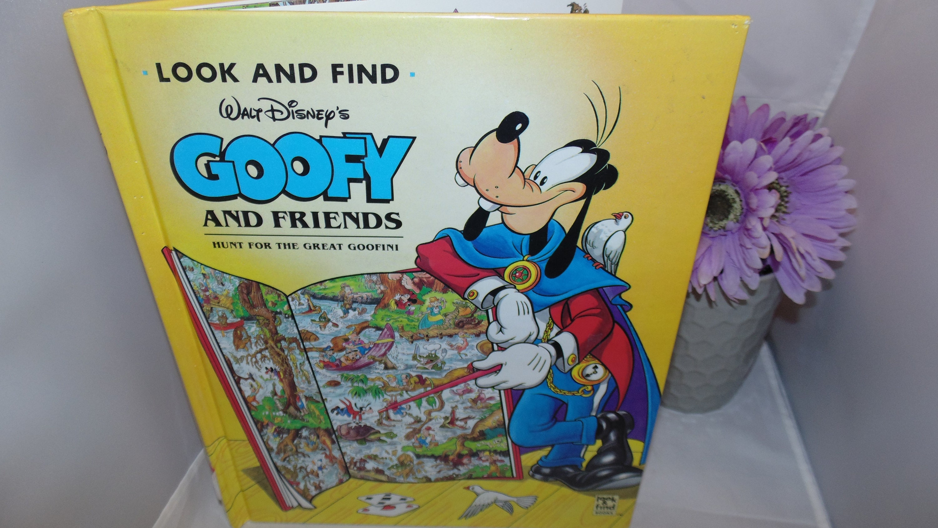 Vintage 1993 Walt Disney's Goofy and Friends Look and Find Book