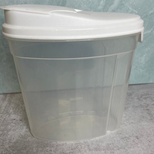 Rubbermaid Replacement Lid ONLY for 1.3 Gal Servin Saver #2 Almond 0041  Cereal