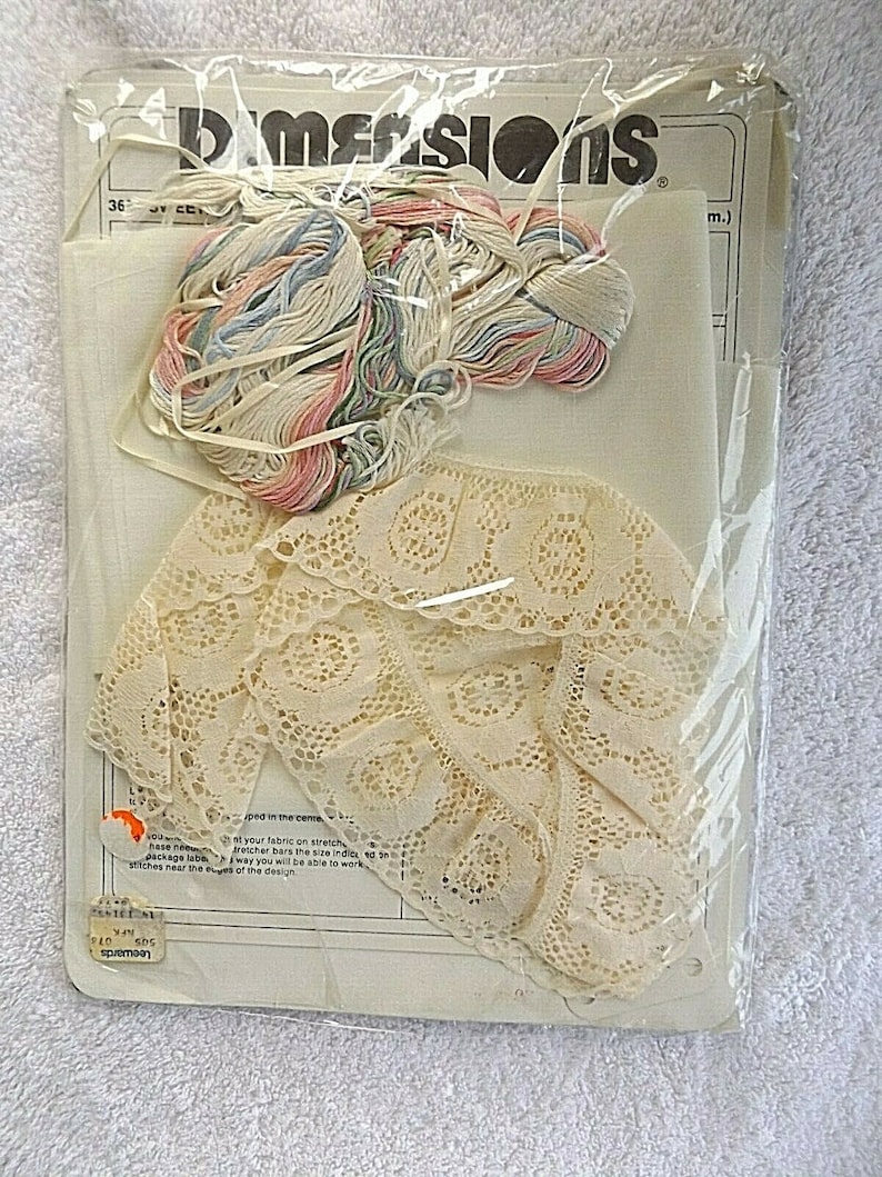 New Vintage 1988 Dimensions Sweetheart Pillow Counted Cross Stitch Kit 12 x 9 #3651