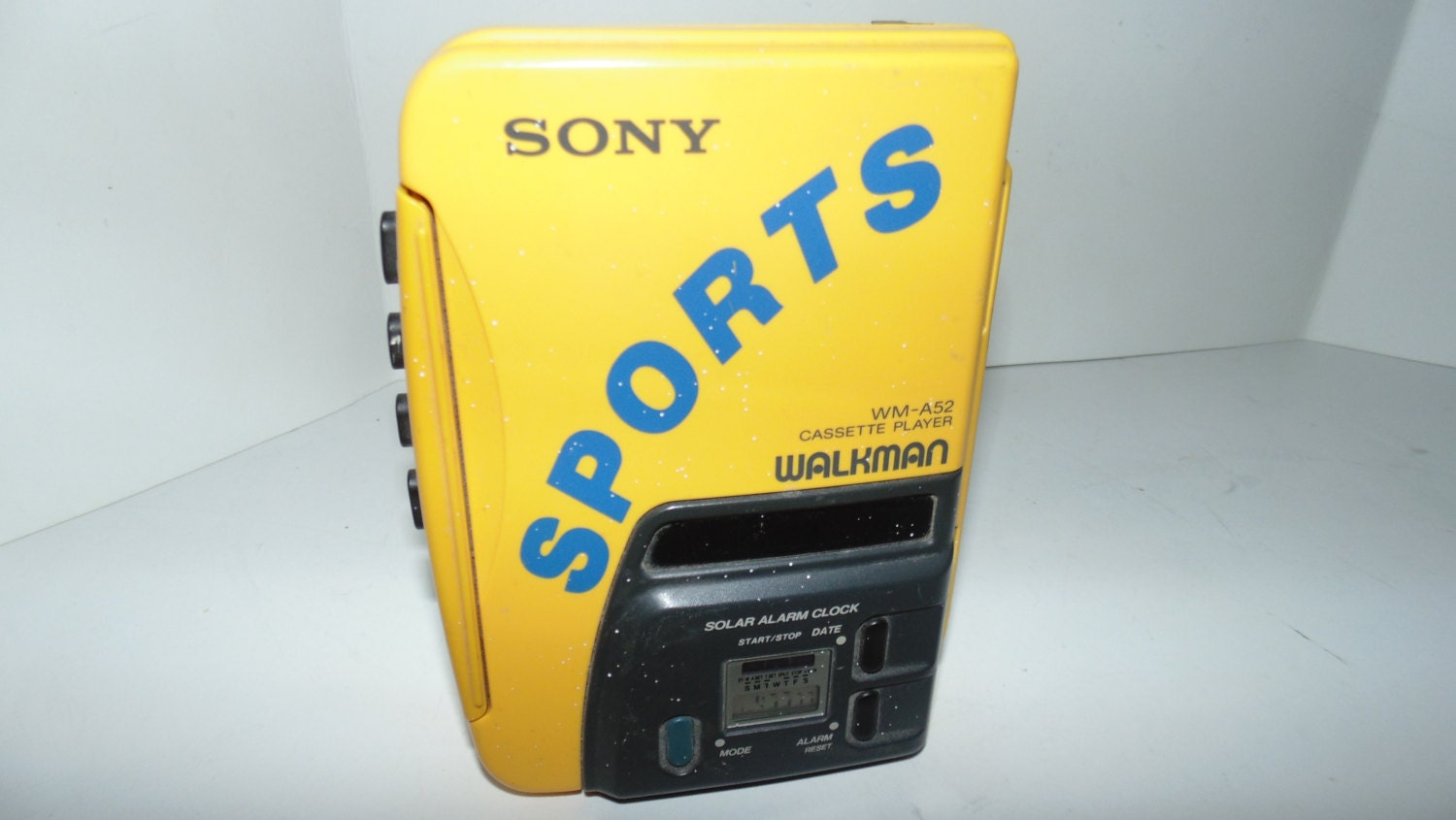 SONY WALKMAN SPORTS カセットウォークマン WM-A52 SONY WALKMAN SPORTS カセットウォークマン WM-A52 - メルカリ