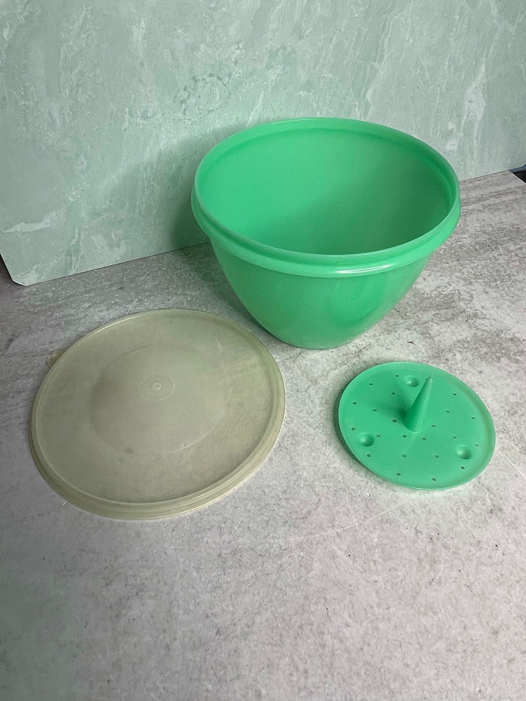 Vintage Tupperware Lettuce Keeper Crisp It Jadeite Green With Spike and ...