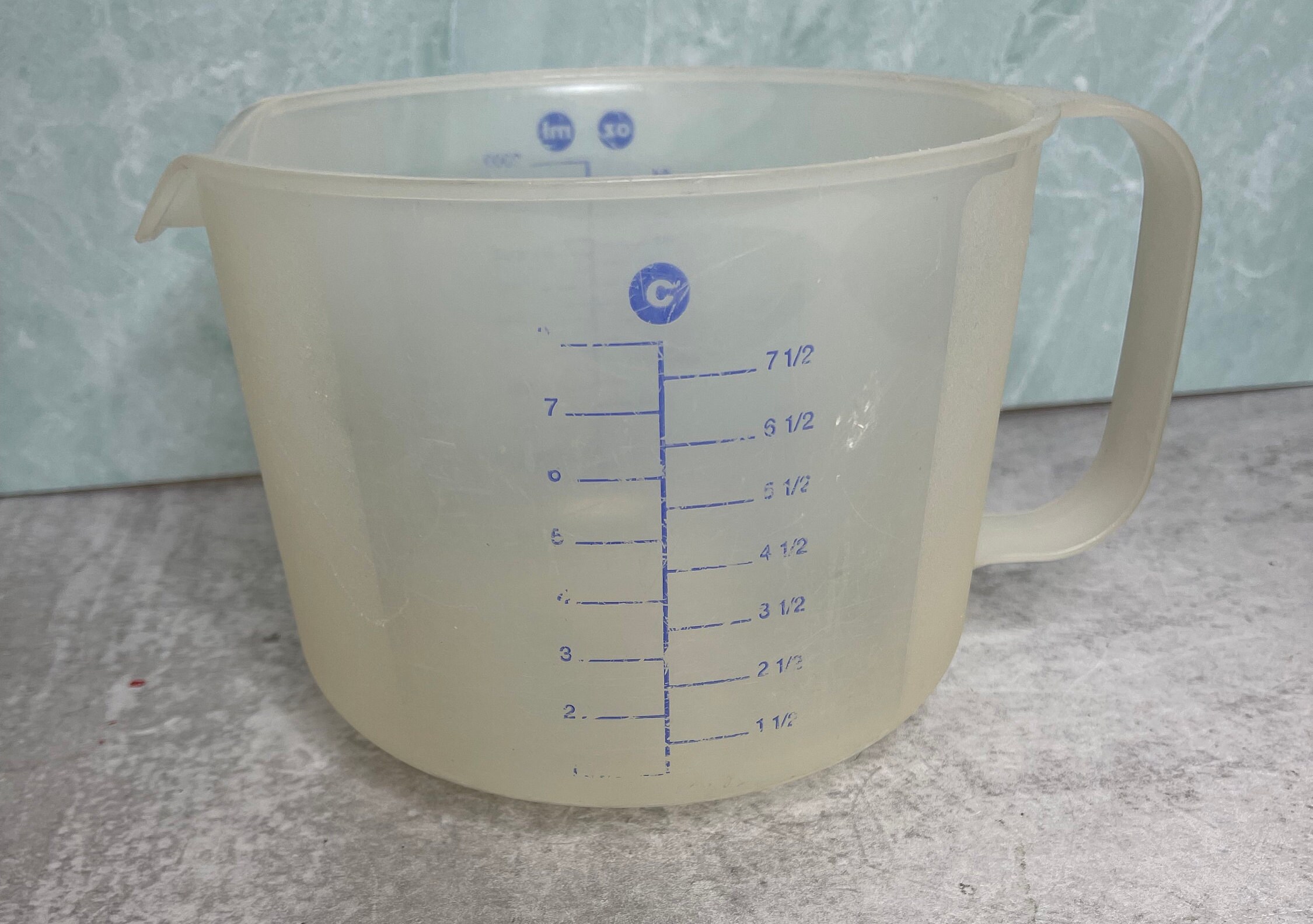 Vintage Tupperware Mix-N-Stor Large 8 cup measuring batter bowl w/lid