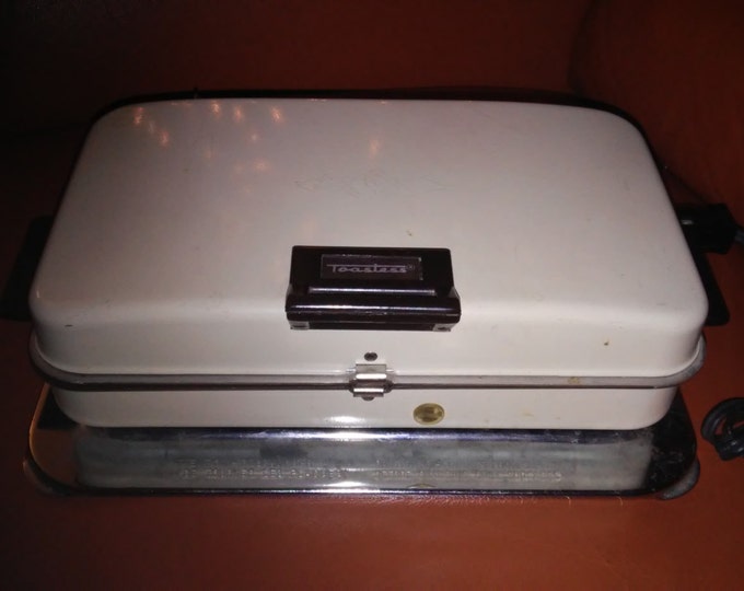 Vintage Toastess 1950s Automatic Chrome Waffle Baker Maker Canada Mid