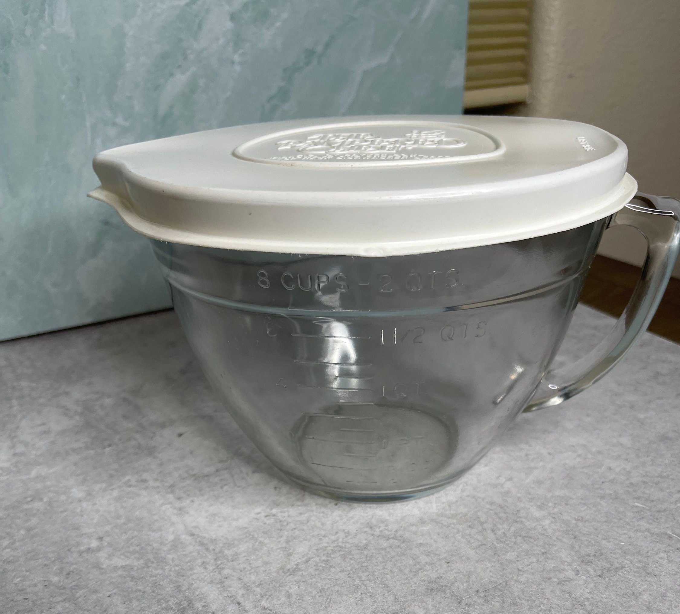 The PAMPERED CHEF Glass Measuring Mixing Batter Bowl No Lid 8 Cup