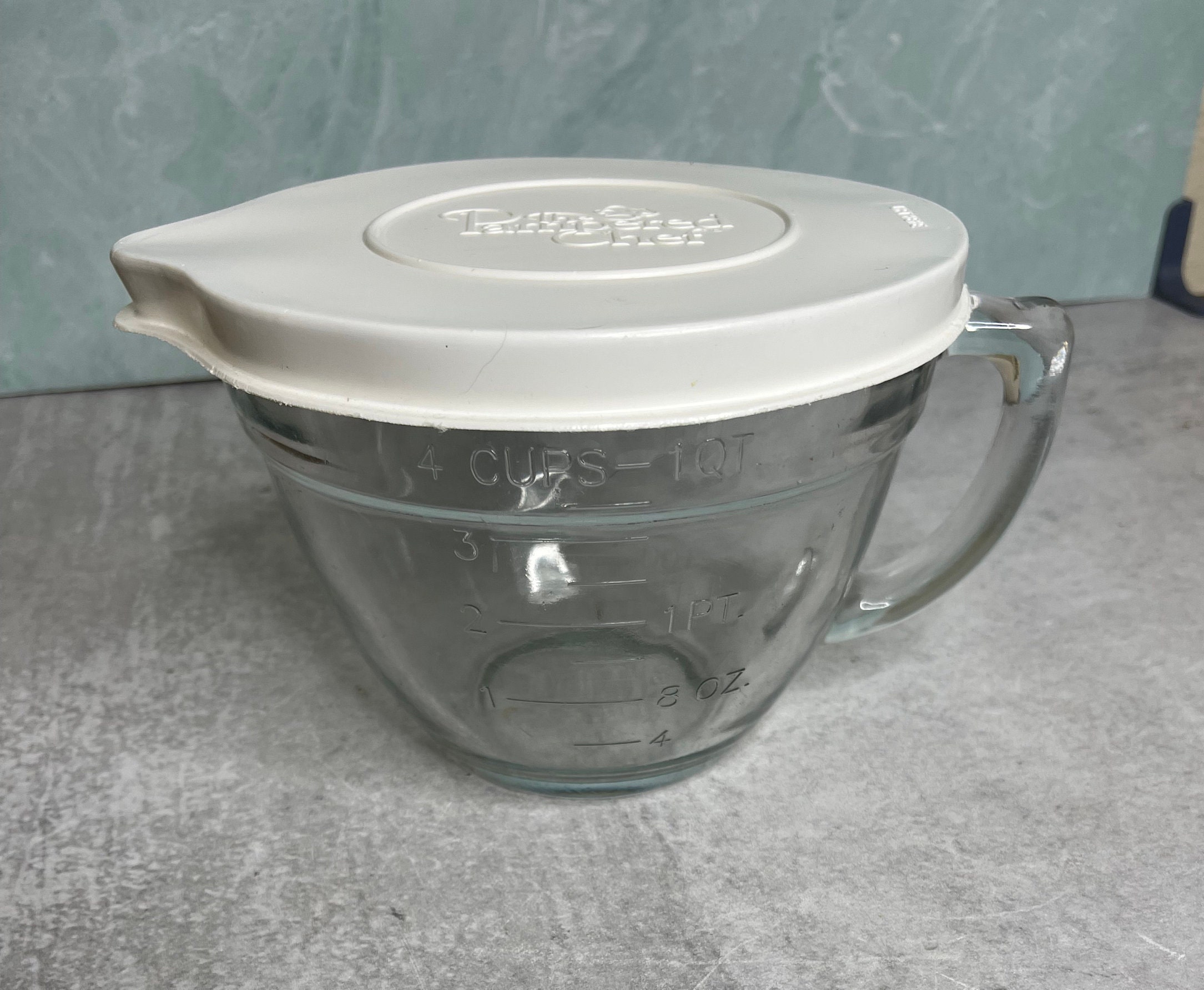 The PAMPERED CHEF Glass Measuring Mixing Batter Bowl No Lid 8 Cup