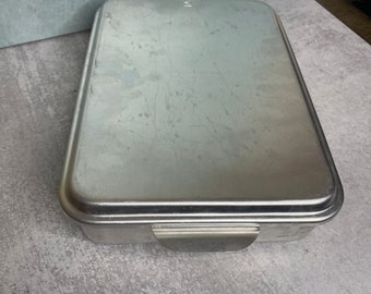 VTG MIRRO 13" x 9" Traveling Aluminum Cake Brownie Baking Pan with snap on lid