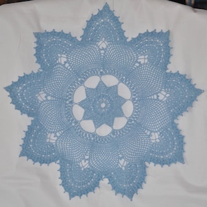 Handgehaakt extra groot kleedje - 19 inch lichtblauw kleedje - tafeldecoratie - woondecoratie