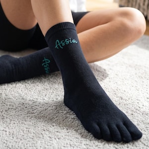 Individuell bestickte Zehensocken, rutschfeste Zehensocken, personalisierte Socken mit Motiven, niedliche Fingersocken, individueller Name & Logo, Sportsocken aus Baumwolle, Teamgeschenk