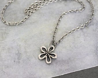 Dainty Silver Flower Necklace With Stainless Steel Chain, Little Boho Daisy Necklace, Hippie Flower Necklace For Layering With Beads