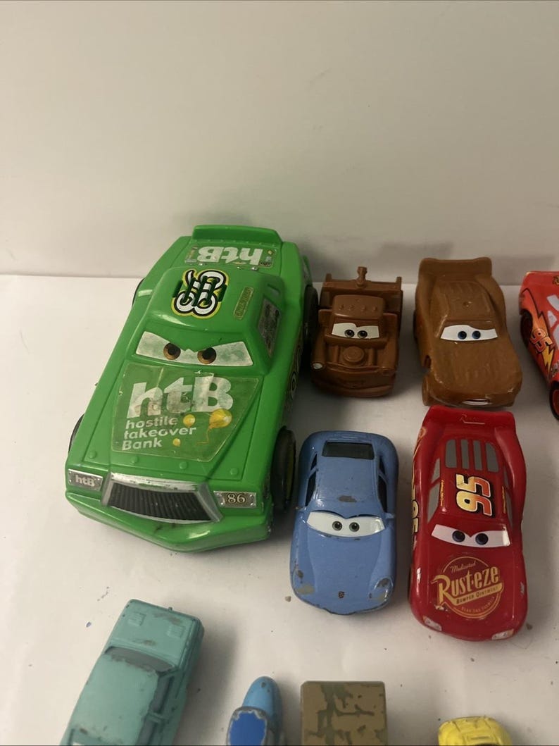 Lote de 12 coches de juguete de metal fundido a presión de Disney Pixar Cars: Lightning McQueen, Dinoco 43 imagen 2