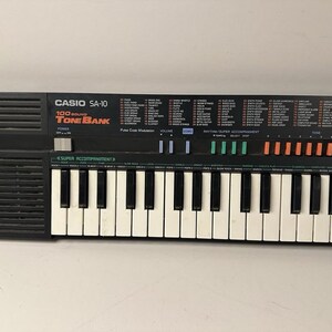 Teclado mini Casio SA-10 vintage con banco de tonos, 32 teclas, sintetizador Lofi Circuit Bend