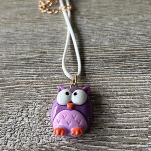 Witte boho ketting met paarse uil