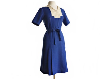 Vintage 60s royal blue dress/ lace front panel & collar/ box pleats/ blue office dress/ lace decoration/