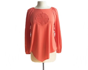 Vintage 70s coral blouse/ floral sun lace appliques/ Asymmetric bright hippie top/ side slits with rouleaux ties/ orange shirt/ V-shaped