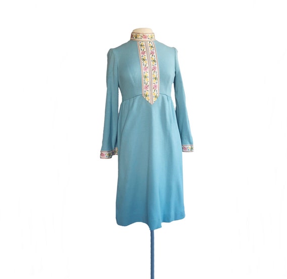 Vintage 1960s powder blue dress| floral embroider… - image 1