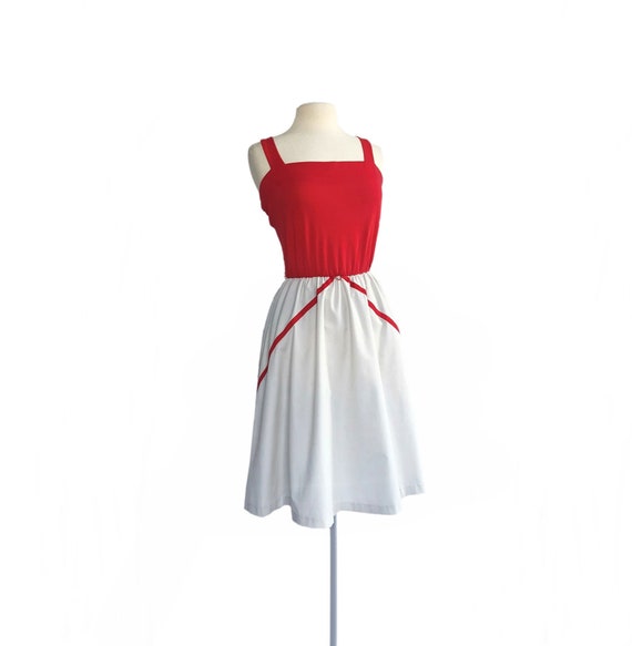 Vintage 70s beige and red fit & flare Toni Todd st